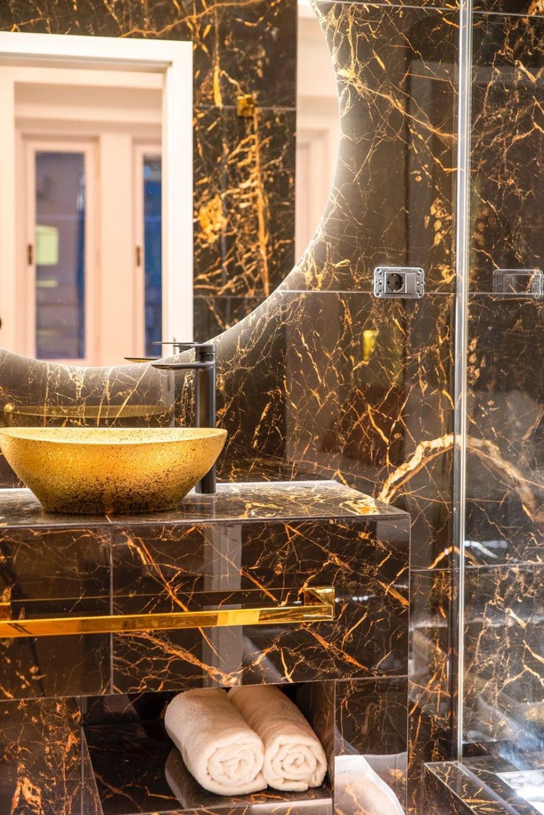 Vip Jacuzzi Luxury Apartment Budapest Bagian luar foto